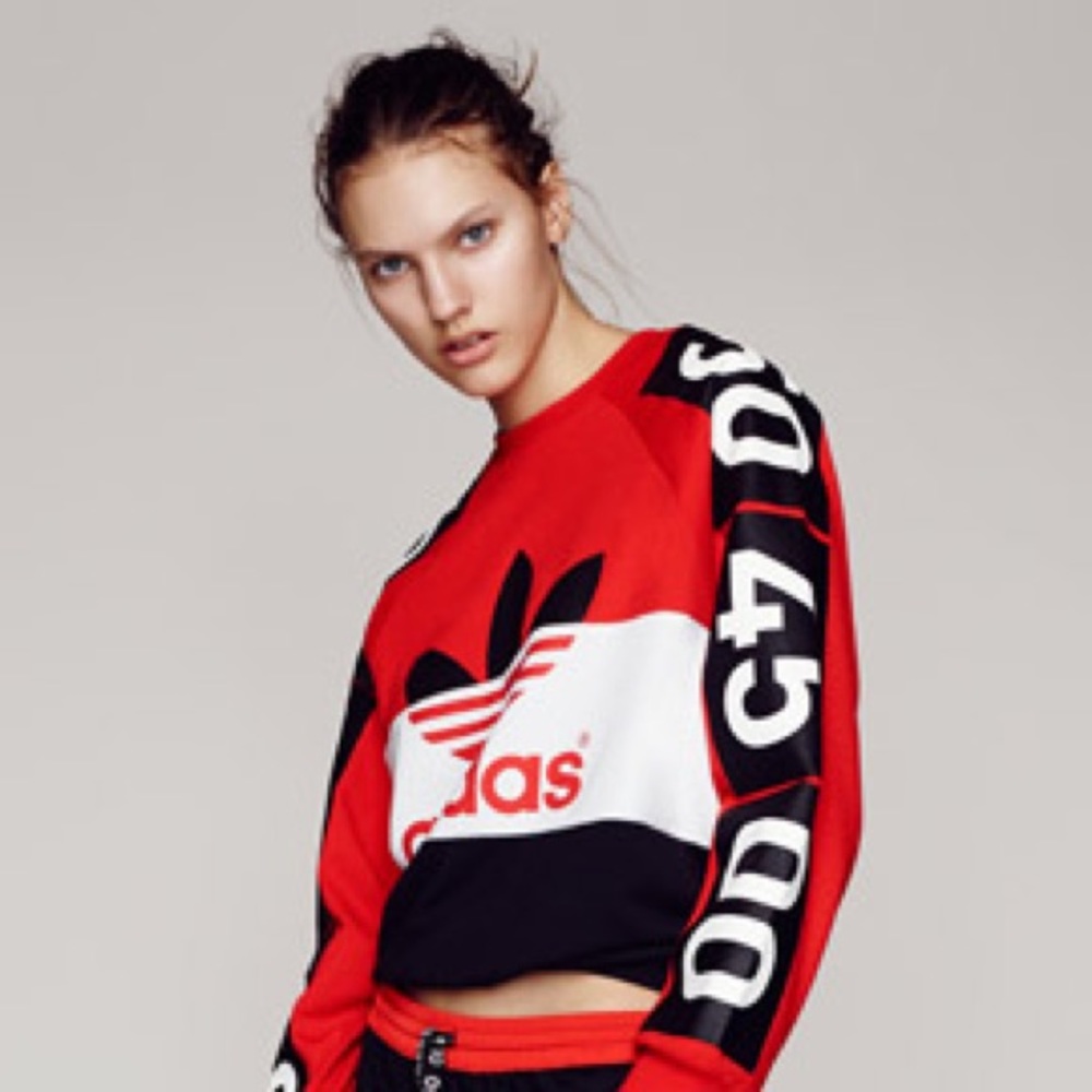 ISO Topshop x Adidas Superstar sweatshirt!!